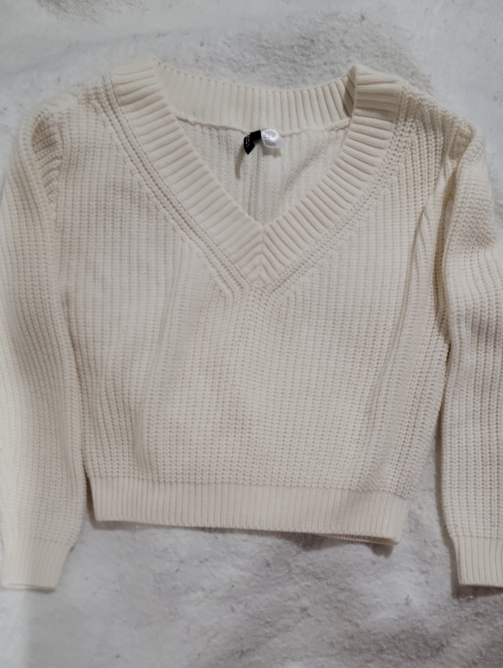 H&M Cream V-Neck Knit Sweater